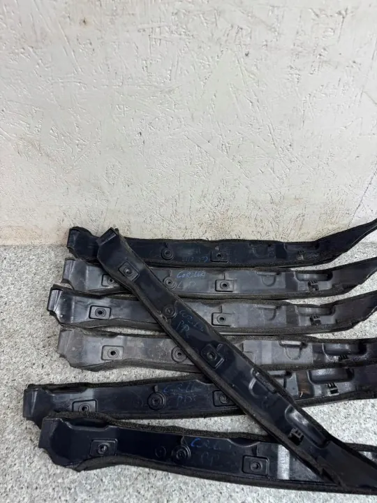 Höger stänkskyddsfoder OEM 53827-02250 Toyota image 2