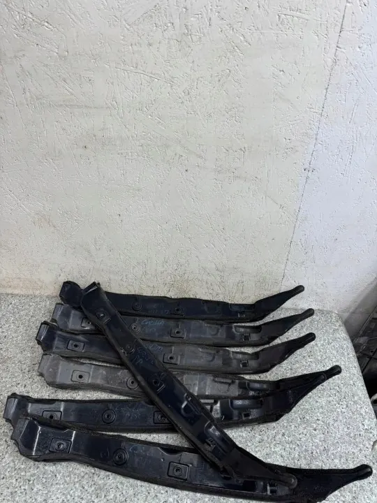 Höger stänkskyddsfoder OEM 53827-02250 Toyota image 3