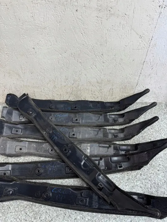 Höger stänkskyddsfoder OEM 53827-02250 Toyota image 4