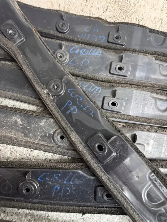 Höger stänkskyddsfoder OEM 53827-02250 Toyota image 6