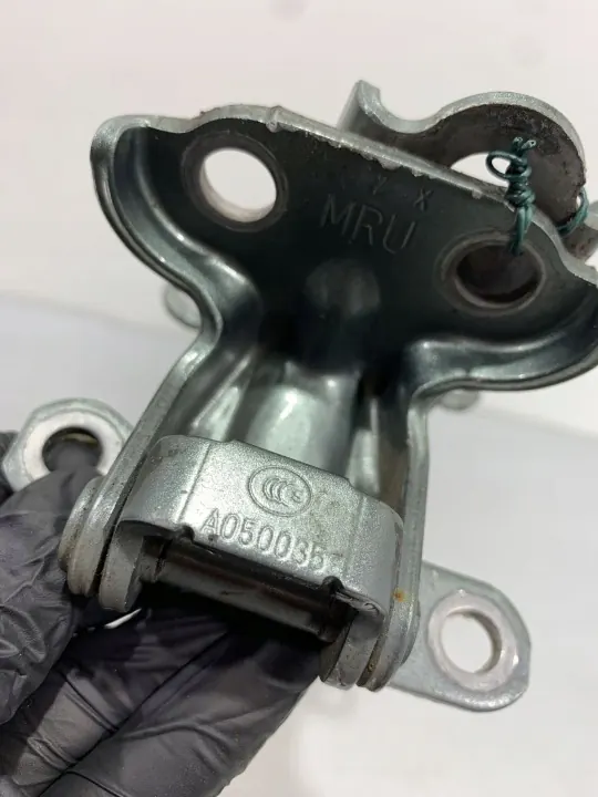 Charnières portière arrière Subaru FBZ21037 - OE image 4