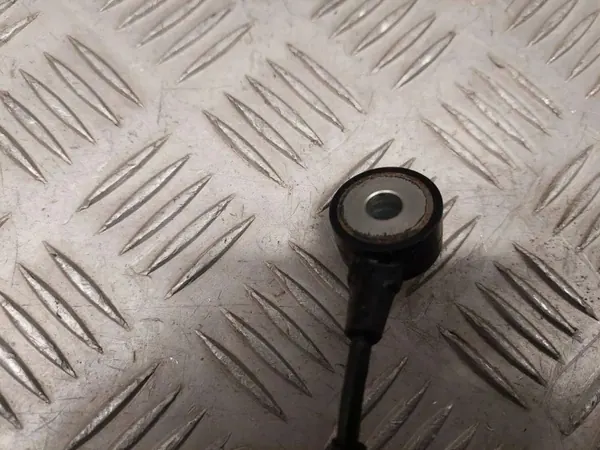 Sensor de golpeteo Audi OE OEM 06E905377H - Usado image 3