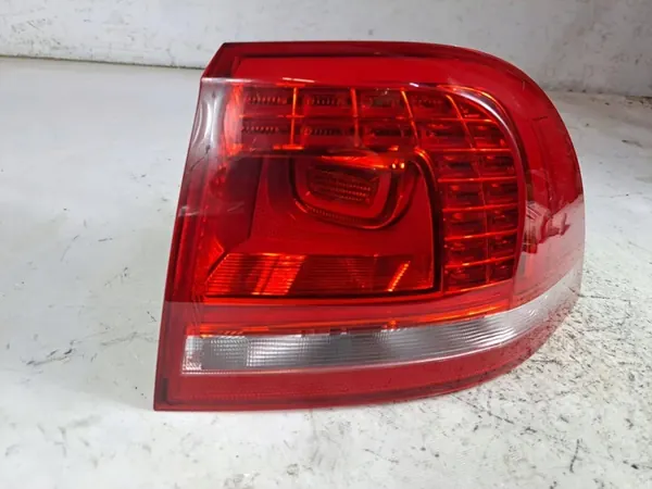 Lámpara LED trasera derecha VW Touareg 2010- image 2