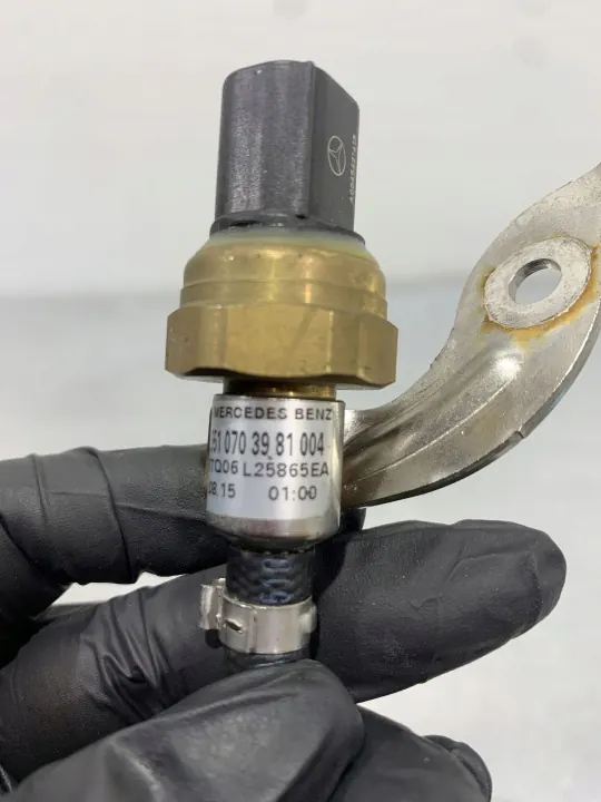 Infiniti Q50 Kraftstoffdrucksensor OEM A6510703981004 image 4