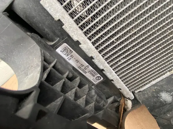 Radiador de agua BMW 5 G30 G31 6 G32 7 G11 G12 image 3