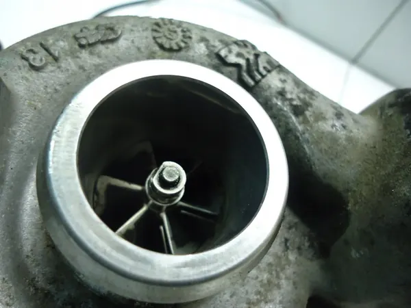 AUDI A4 B8 A6 C6 SEAT 2.0 TDI Turboahtaja 03L145702D image 3