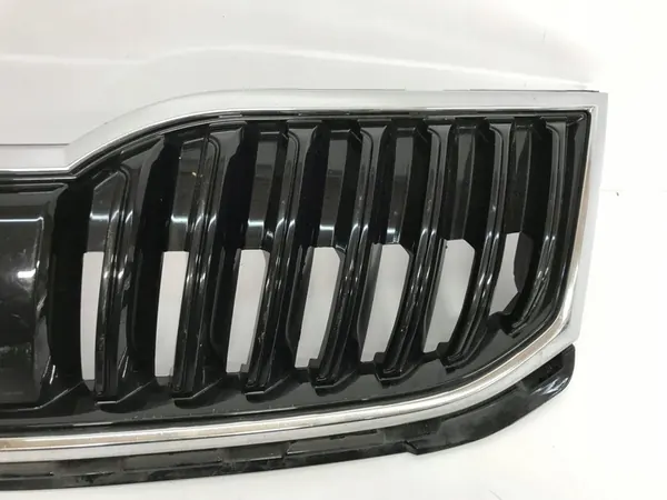 Skoda Octavia Mk3 (5E) 2018 Upper Grille 5E0807724A image 2