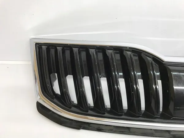 Skoda Octavia Mk3 (5E) 2018 Upper Grille 5E0807724A image 4
