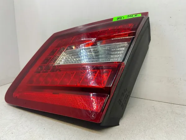 MERCEDES W212 E-LUOKKA PERÄVALO OIKEA image 3