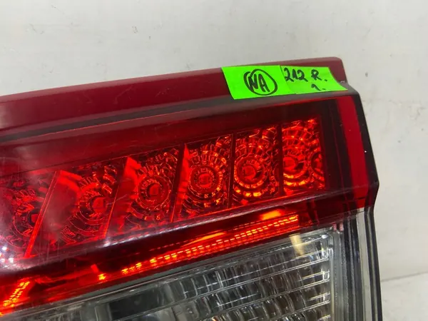 MERCEDES W212 E-LUOKKA PERÄVALO OIKEA image 4