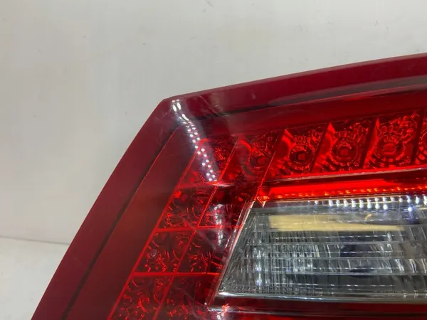 MERCEDES W212 E-LUOKKA PERÄVALO OIKEA image 5