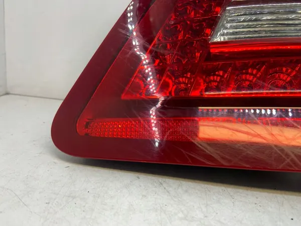 MERCEDES W212 E-LUOKKA PERÄVALO OIKEA image 9