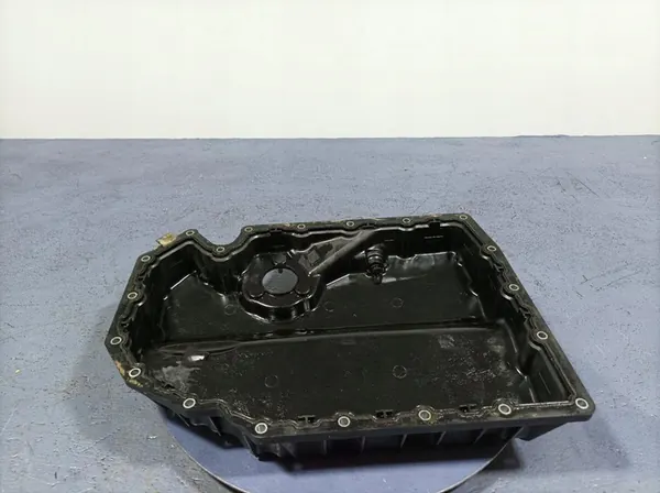 SKODA SUPERB III 2.0 TSI Oljetank 06K103598N image 4