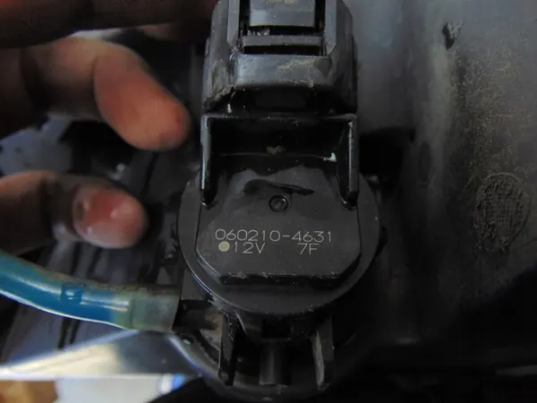 Réservoir lave-glace OEM BOG pour Mitsubishi Pajero III image 4