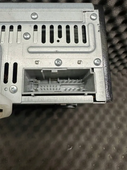 Radio OEM 6W1T18C869AA para Lincoln Town Car image 3