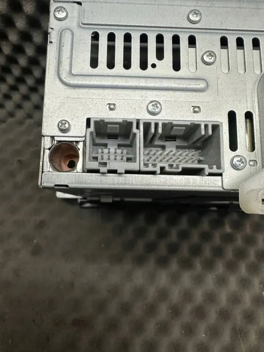 Radio OEM 6W1T18C869AA para Lincoln Town Car image 6