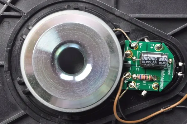 Altavoz puerta delantera derecha Volvo C70 II OEM 271877 image 3