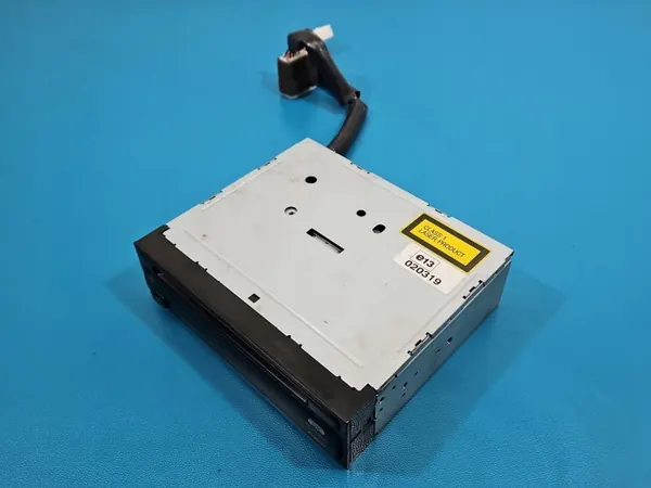 Toyota CD-vaihtaja OEM 08601-00906 Yaris I:lle image 2