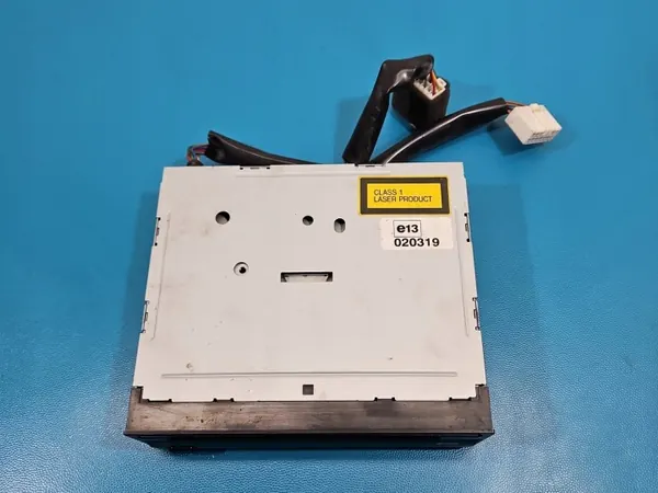 Toyota CD-vaihtaja OEM 08601-00906 Yaris I:lle image 3