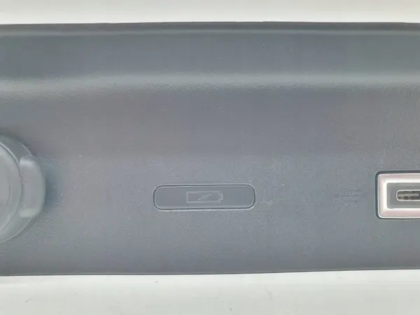 Tomada isqueiro USB-C OEM 9838834480 para Citroen C5 X image 5