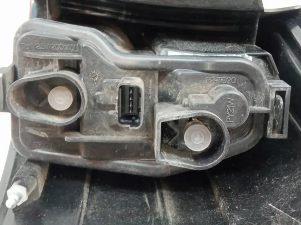 Feu Arrière Gauche Nissan Qashqai I (2007-2013) OEM 5907911400996 image 4
