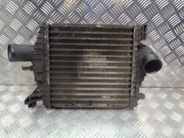 Intercooler d'occasion OEM 6385102901 pour Mercedes Vito image 2