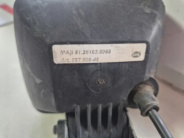 Luz trasera halógena cabina OEM 81251036068 para MAN TGX image 4