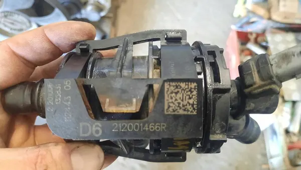 Jäähdytyslinja Vesipumppu Termostaatti Renault Master IV OEM 212001466R image 10