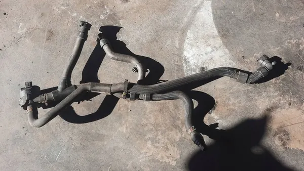 Jäähdytyslinja Vesipumppu Termostaatti Renault Master IV OEM 212001466R image 6