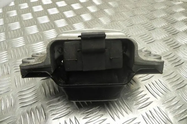 Motorutrymmet delar SKODA YETI 1K0199555CB image 3