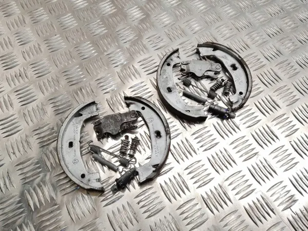 OEM RZV74430 Handbromsskor BMW 3-serie image 2