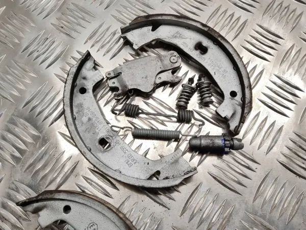 OEM RZV74430 Handbromsskor BMW 3-serie image 3