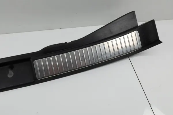 Cubierta tira maletero Mercedes W251 OEM 2516903925 image 4