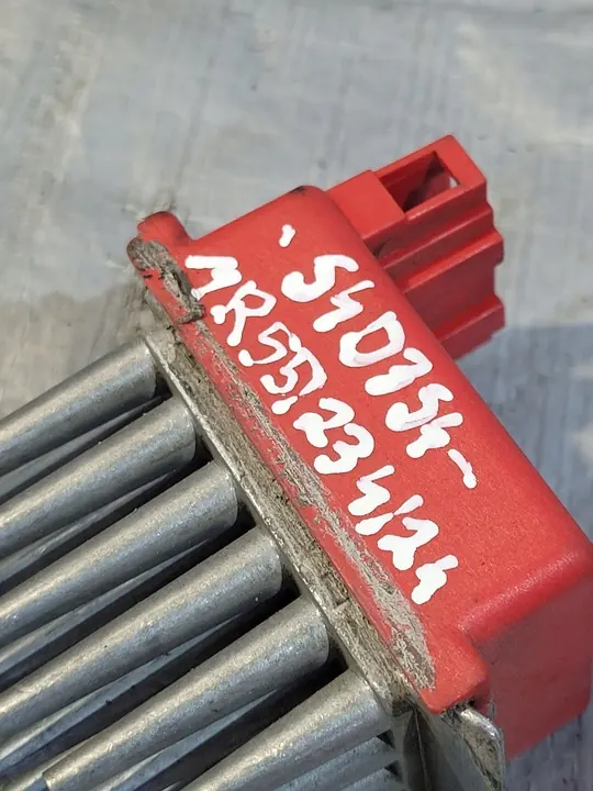 Tuulettimen vastus AUDI A4 B5 1.8B 125HV 1996 5HL 351 321-591 image 2