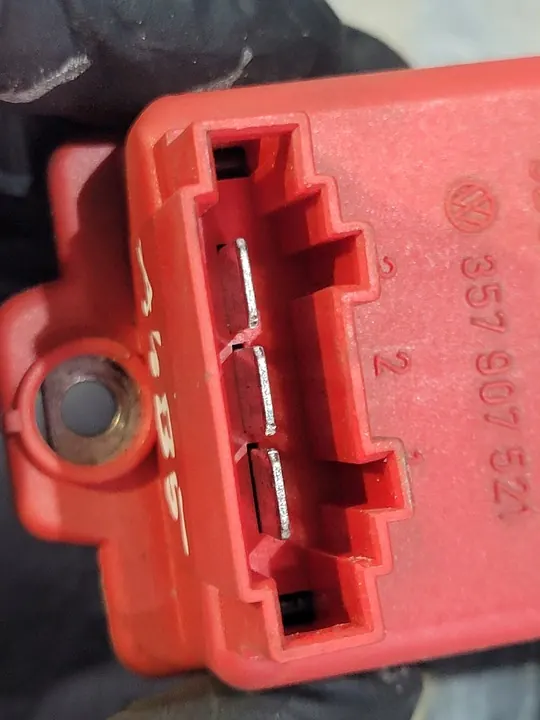 Tuulettimen vastus AUDI A4 B5 1.8B 125HV 1996 5HL 351 321-591 image 6