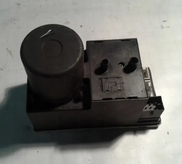 Pompe de verrouillage central OEM 8L0862257A Audi A3/A4 image 2
