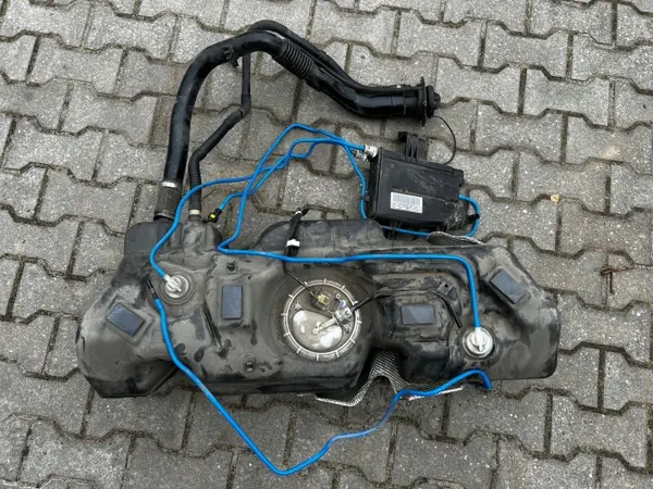 Depósito combustible con bomba Fiat 500 1.0 híbrido OEM 11920623 image 2