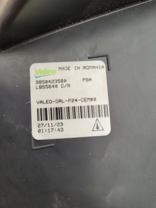 Phare Halogène Droit Peugeot 208/2008 II OEM 9850423580 image 9