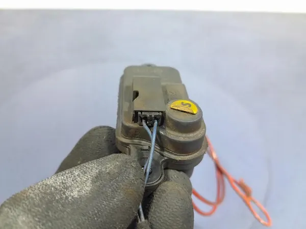 AUDI Q7 II 4M Polttoainesäiliön Luukun Aktuaattori 8S0862153A image 4