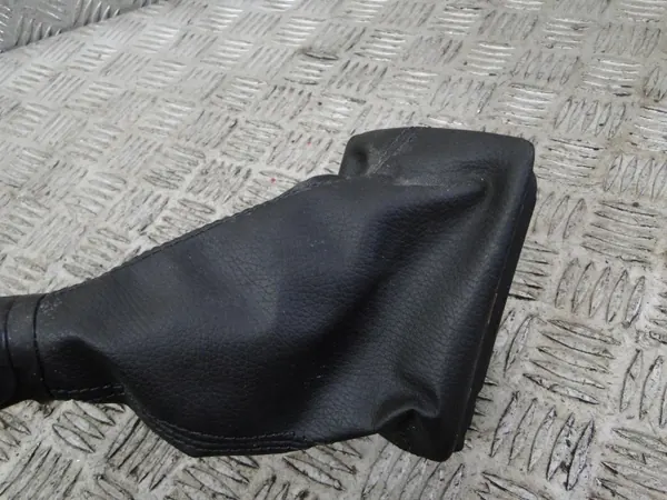 Pomo de mudanças Skoda OE 6V0711120 usado - 46 chars image 4