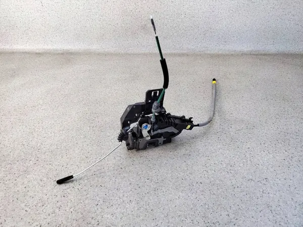 Vänster framdörrslås Mercedes GLC W253 X253 A0997206301 image 2