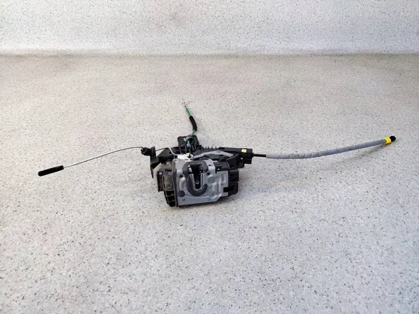 Vänster framdörrslås Mercedes GLC W253 X253 A0997206301 image 3