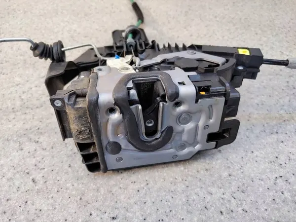 Vänster framdörrslås Mercedes GLC W253 X253 A0997206301 image 4