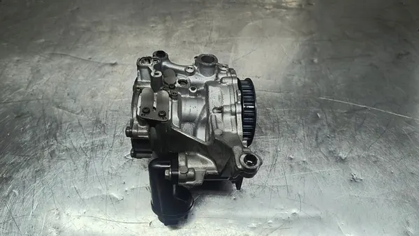 Oljepump VW AUDI SKODA 2.0 TDI 04L145208J image 3