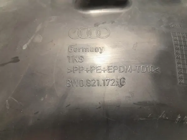 Audi A4 B9 Lift Sedan oikea etulokasuoja OEM 8W0821172G image 5