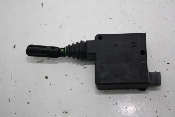 Bränslelucklåsningsaktuator OEM 4A5962115 Audi A8 D2 image 2