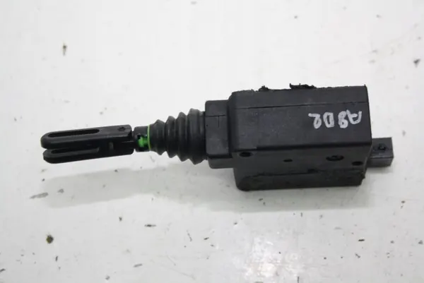 Bränslelucklåsningsaktuator OEM 4A5962115 Audi A8 D2 image 3
