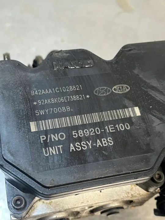 Pompe ABS OEM 58920-1E100 pour Kia Rio II image 3