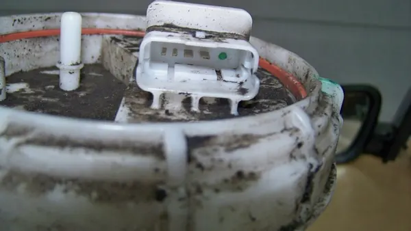 Opel Adam 1.2 Polttoainepumppu image 2