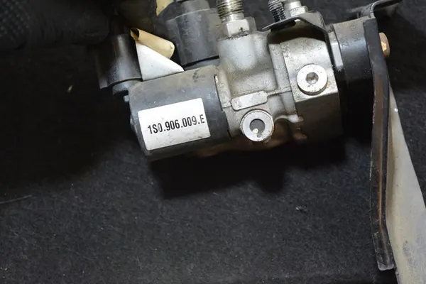 Vanne de pression de carburant Seat Mii 1.0 CNG 1S0906009E image 2